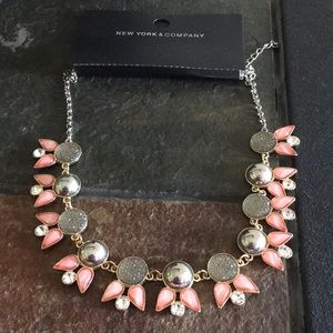 NEW YORK AND COMPANY NECKLACE!!